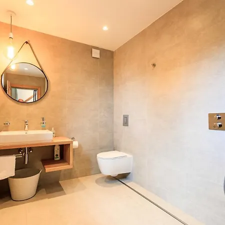 Katlov Homes דירה